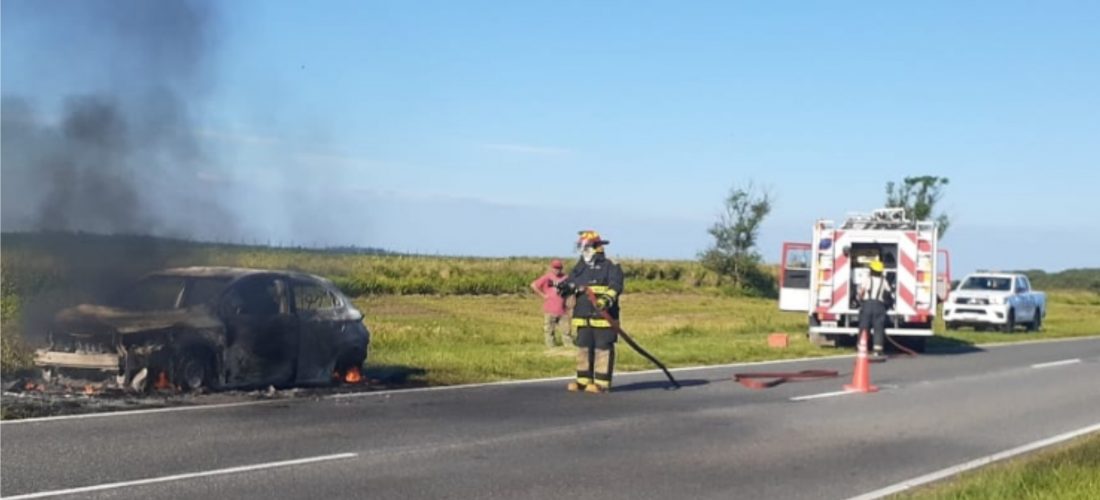Un vehículo se prendió fuego cuando transitaba por la Ruta provincial 27