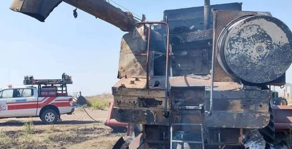 Bomberos de Laboulaye sofocaron incendio de maquinaria agrícola en zona rural