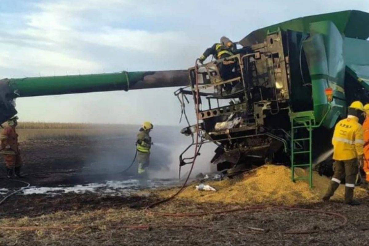 Ardió cosechadora en un establecimiento rural de la zona: solo daños materiales