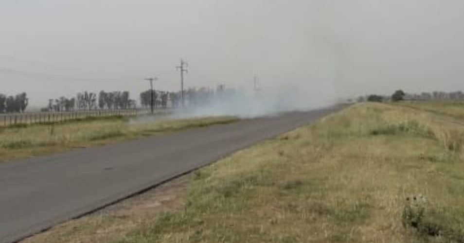 En Huinca, el humo de un incendio complicó el tránsito sobre ruta 35