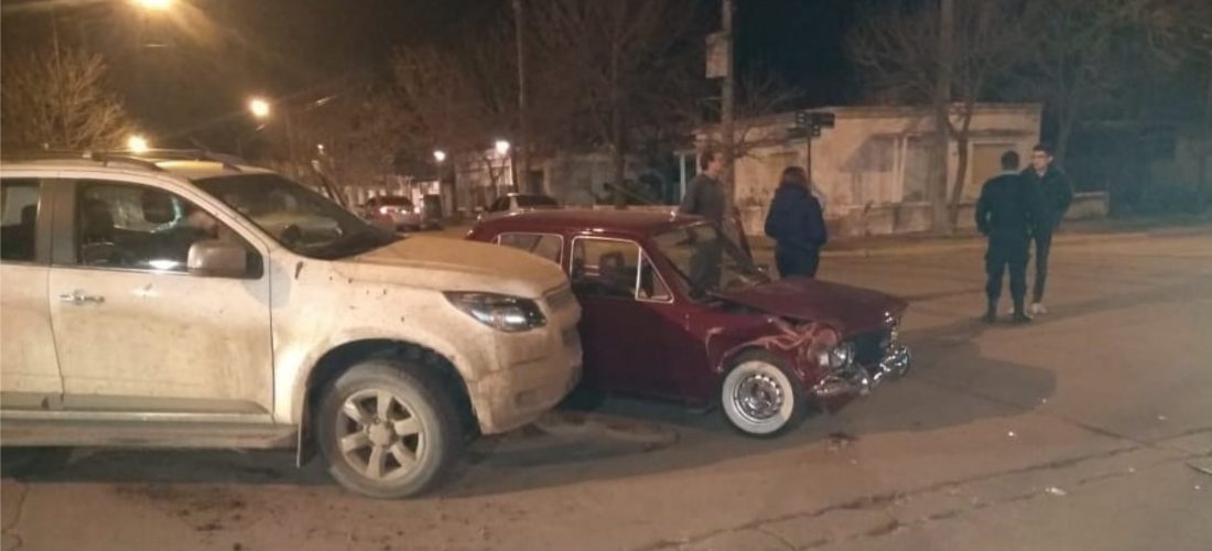 Jovita: dos vehículos colisionaron en pleno centro de la localidad