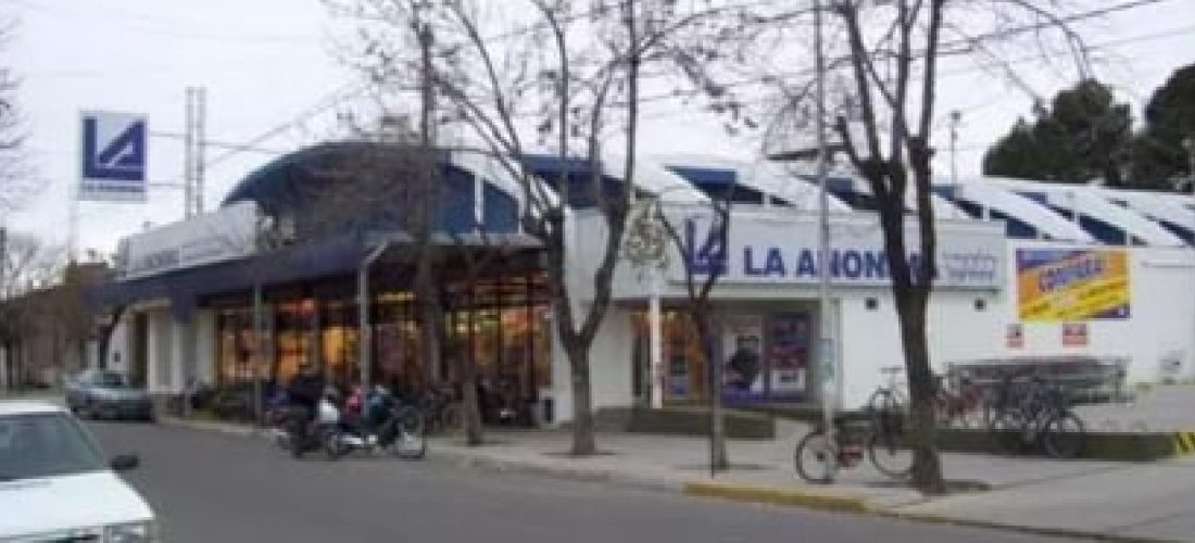 Autores ignorados ingresaron al supermercado La Anónima