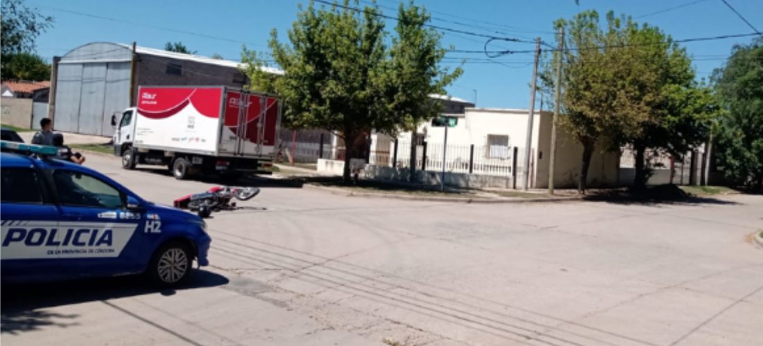 Laboulaye: joven fue hospitalizado tras accidente entre una moto  y un camión