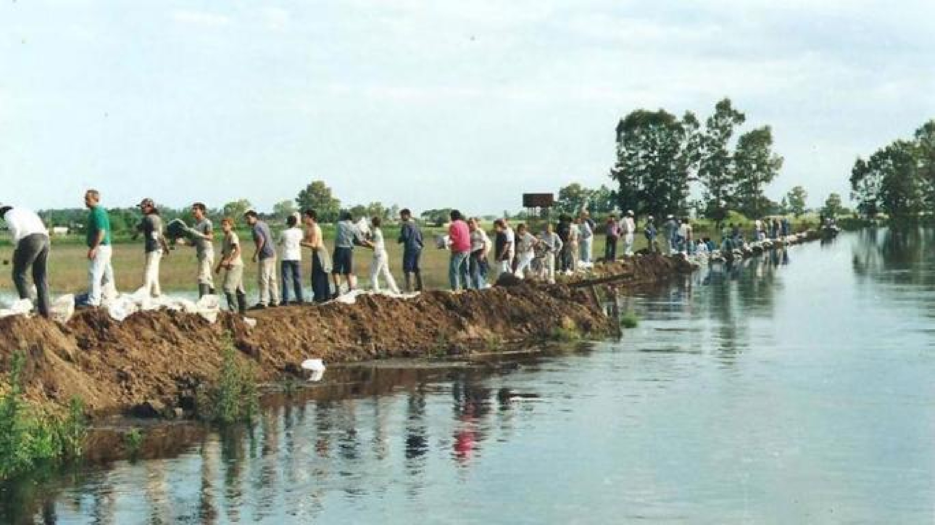Laboulaye: hace 18 años los vecinos se unían para evitar una gran inundación