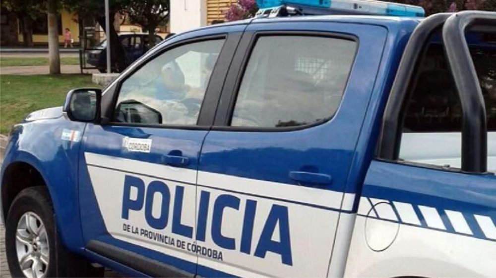 Laboulaye: una mamá llamó a la Policía y devolvió celular que había ...