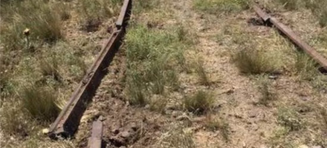 Sorprenden a tres sujetos robando vías del ferrocarril al este de Laboulaye