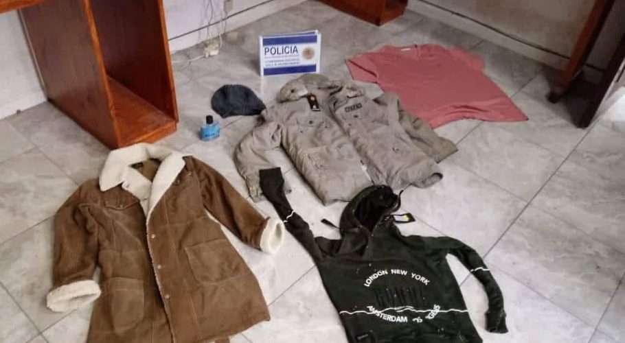 Allanamiento positivo y secuestro de ropa en Villa Huidobro