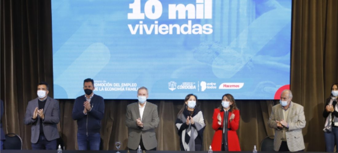 Schiaretti firmó convenios con 387 municipios por el programa 10 Mil Viviendas