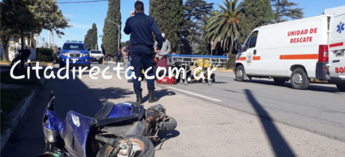Auto y moto protagonizaron un accidente de tránsito en pleno centro de Serrano