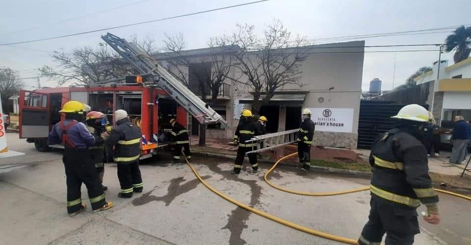 Serrano: bomberos controlaron incendio en un comercio céntrico