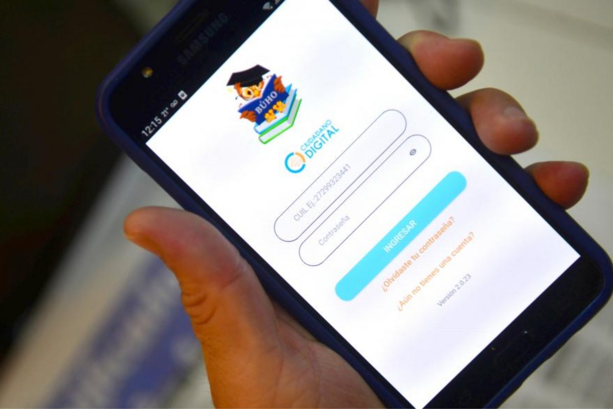 Diseñan una app para que los padres puedan consultar calificaciones de sus hijos