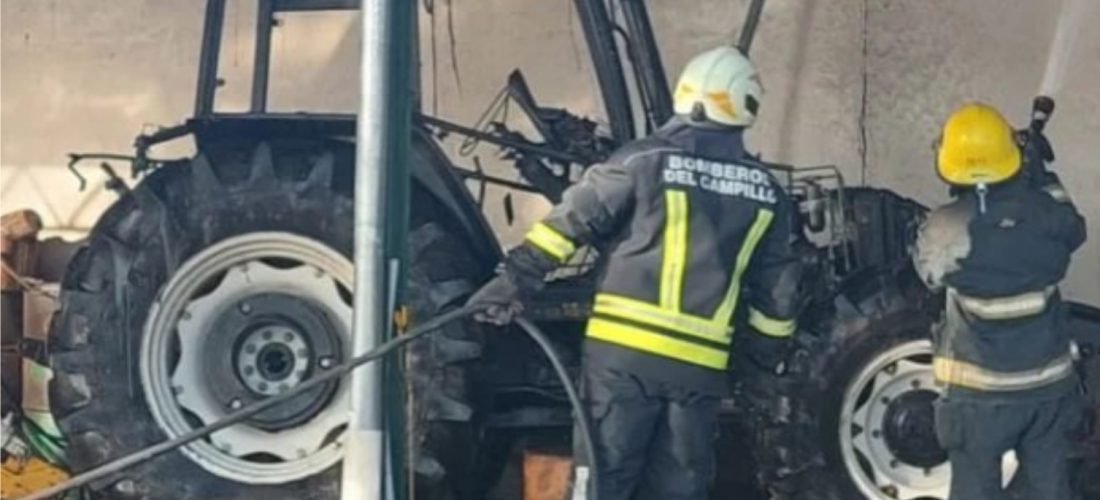 Se incendió un tractor y parte de un tinglado en un campo cerca de Villa Valeria