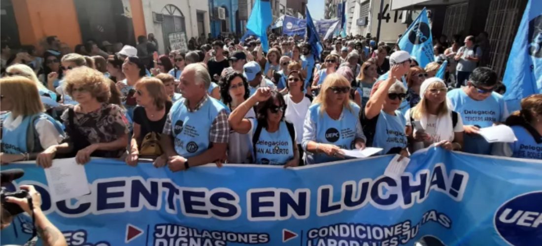 Aumento a docentes de Córdoba: la Provincia mejoró (un poquito) su oferta