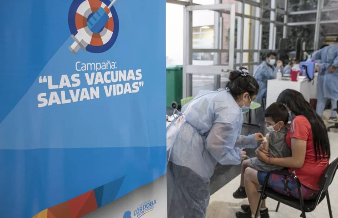 Comienza hoy la vacunación Covid en niños desde los seis meses de edad