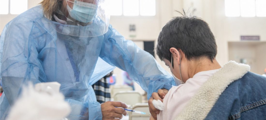 Córdoba comienza a vacunar a adolescentes de 16 años sin patologías previas