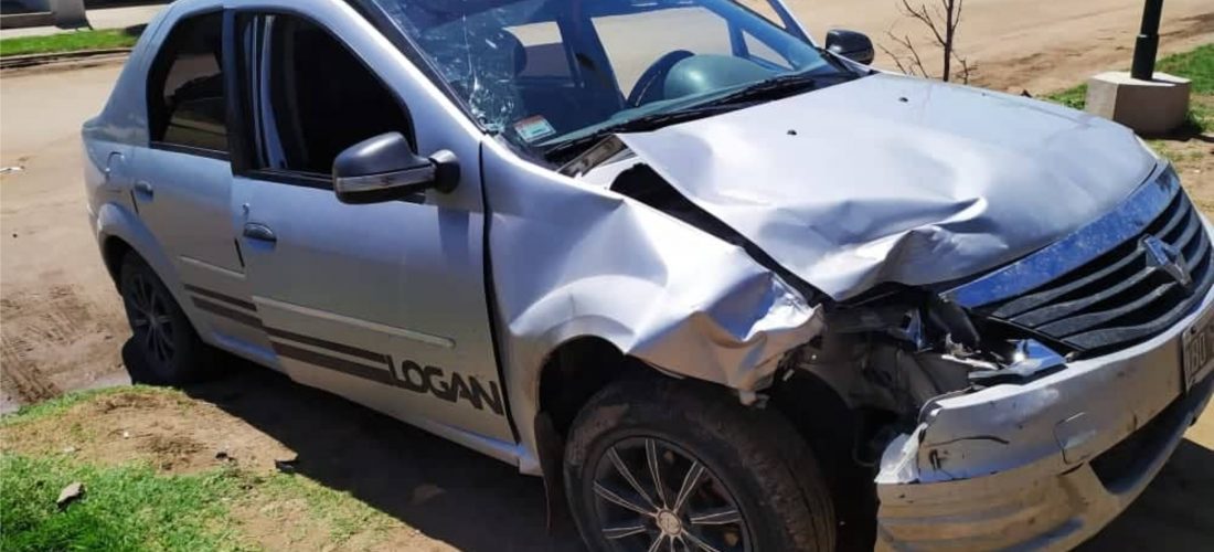 Accidente de tránsito en V. Valeria: joven chocó un auto que estaba estacionado