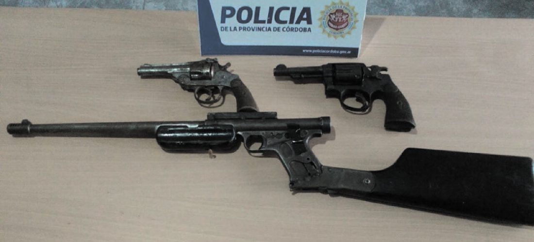 Recuperan armas robadas en un campo próximo a Villa Valeria