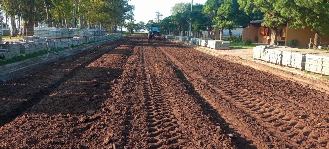 Villa Rossi: con mano de obra local el Municipio avanza en el adoquinado de calles