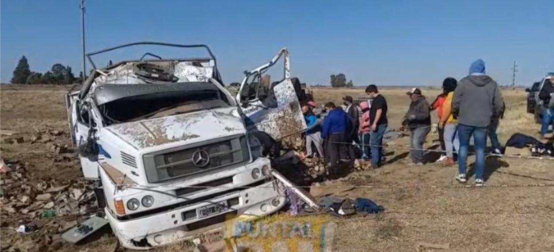 Camión transportaba vino, volcó y en pocos minutos ya los ofrecían en internet