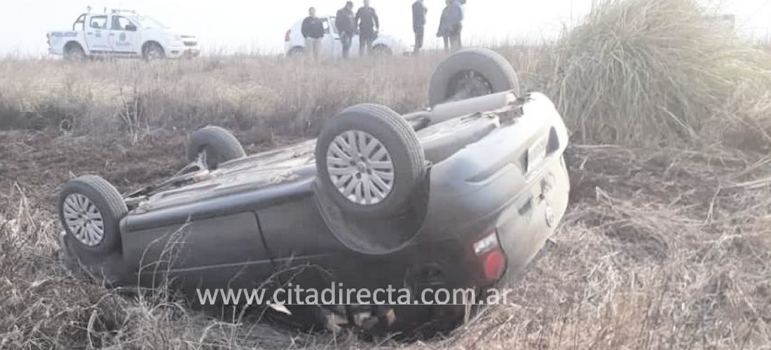 Accidente: perdió el control del auto y volcó en ruta provincial 4