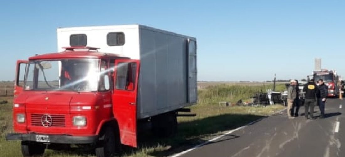 Volcó un camión que transportaba equipos de sonido